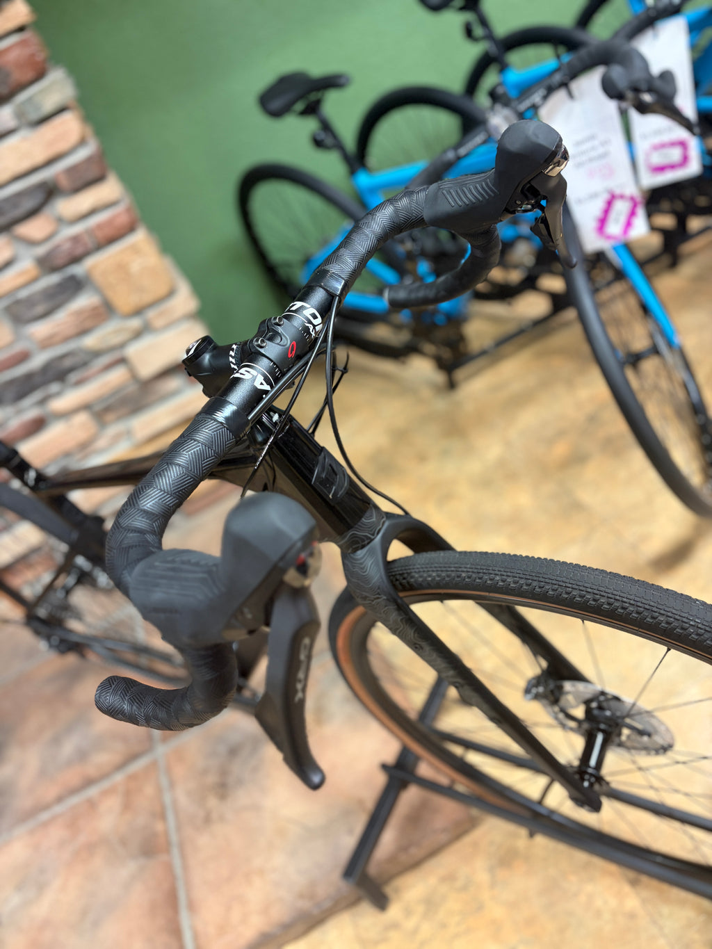Shop Demo / Used Custom Renegade Shimano GRX 2x11 | Size 54